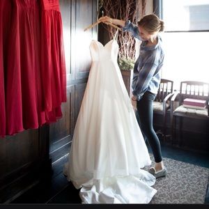 Ivory A-line wedding dress size 2/4